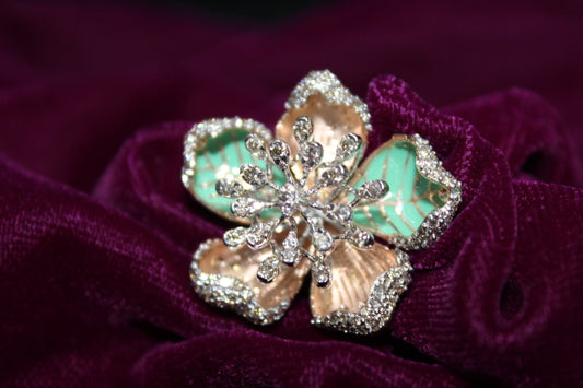 Glamorous Flower Shape Diamond Ring